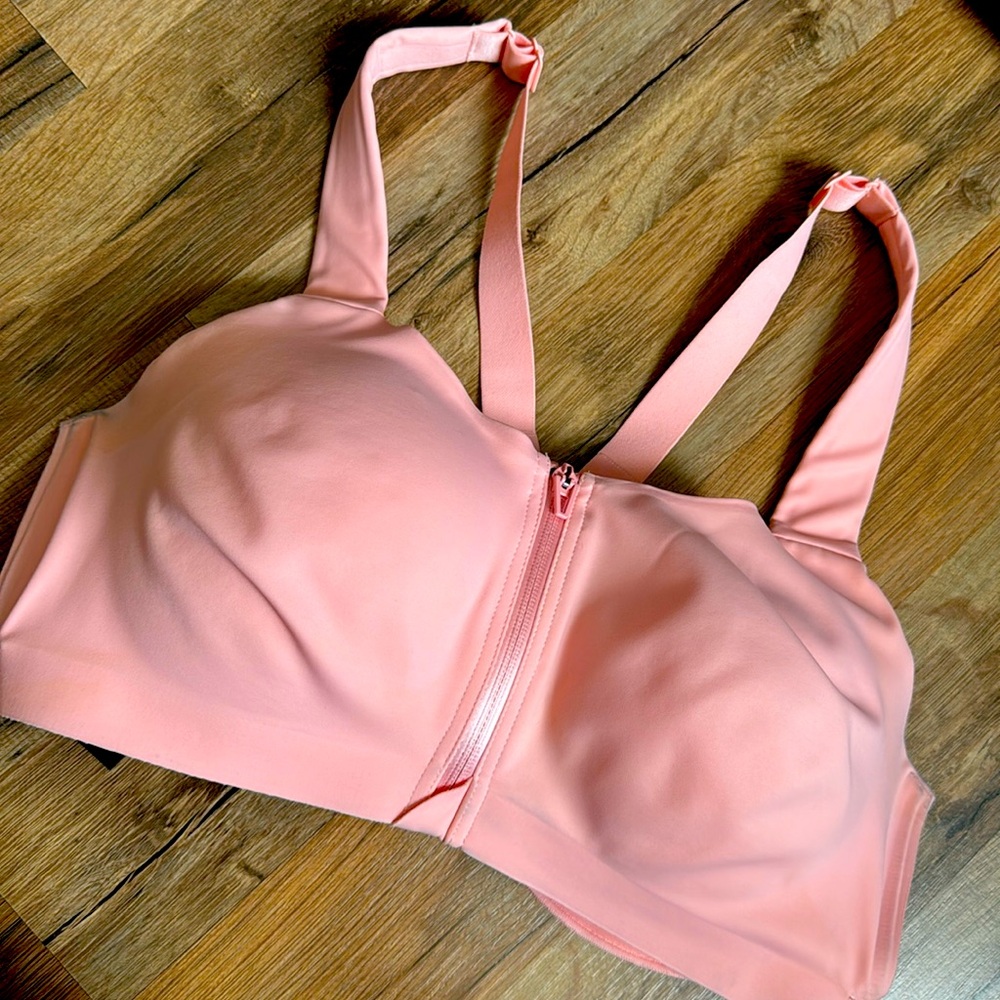 Victoria secret sports knockout bra front close